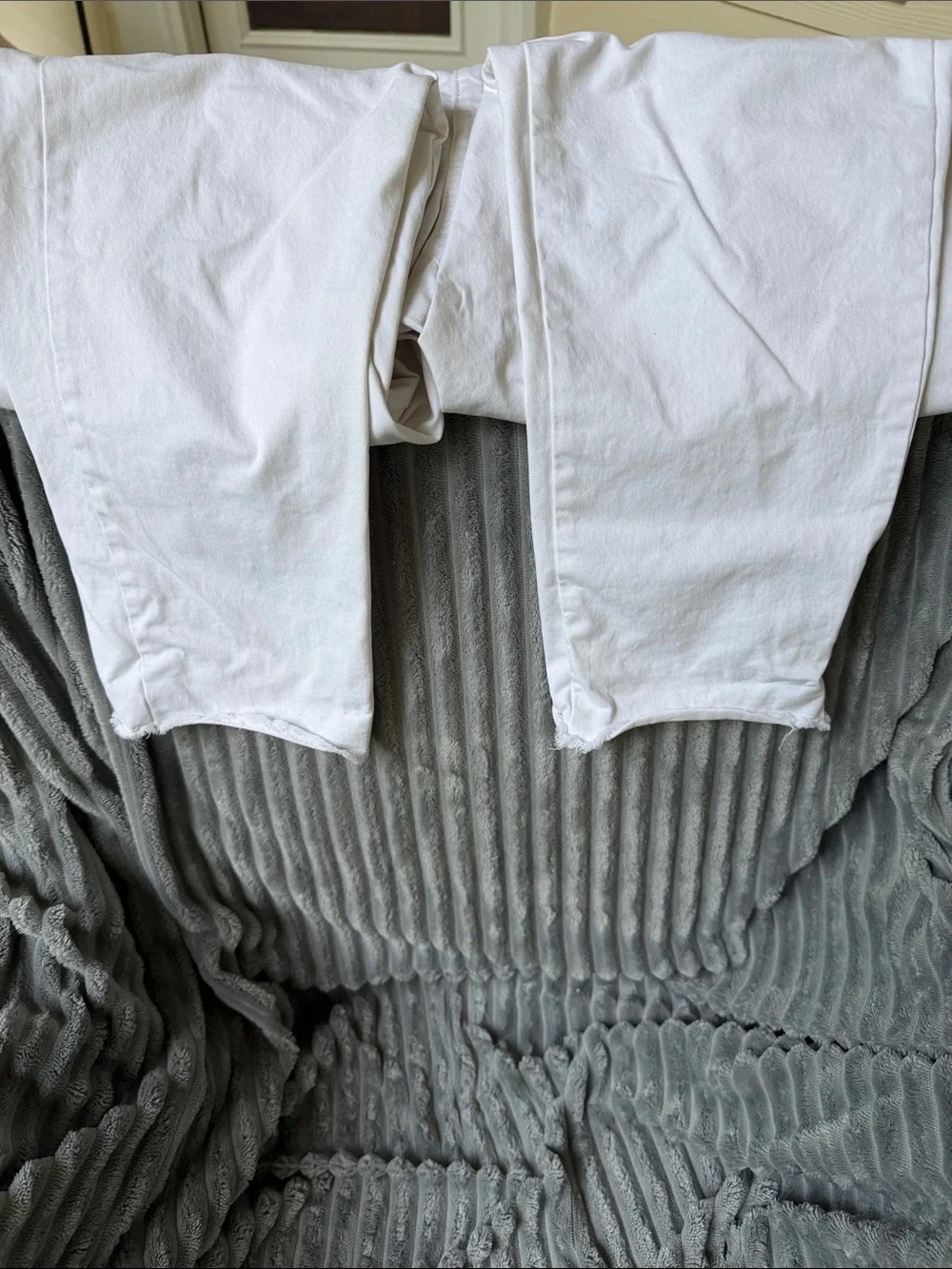 Banana Republic White Cotton Cargo Pocket Pants - Picture 3 of 7